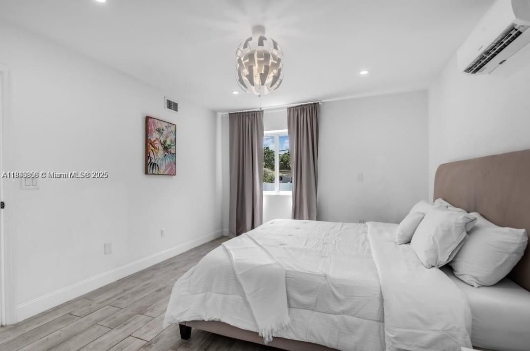 待售: $1,250,000 (5 贝兹, 3 浴室, 2465 平方英尺)