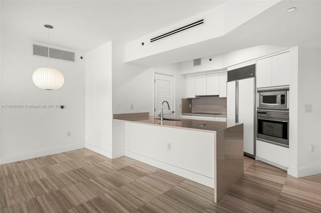 For Sale: $2,800,000 (2 beds, 2 baths, 1600 Square Feet)