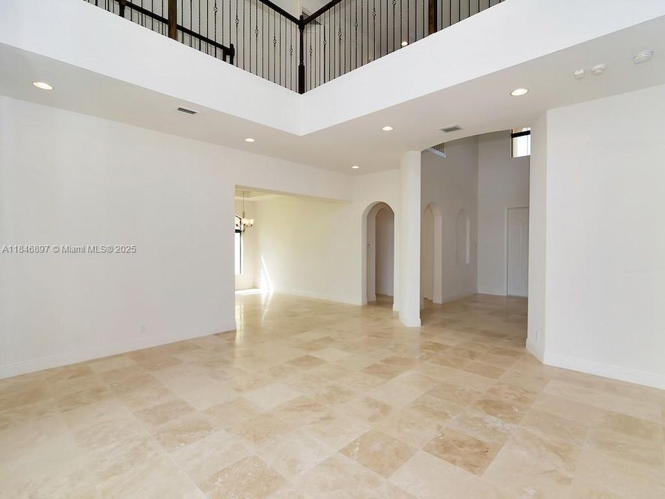 В аренду: $12,000 (5 спален, 5 ванн, 4583 Квадратных фут)