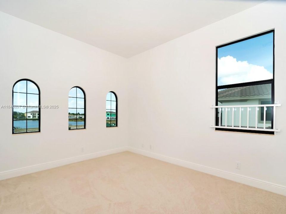 В аренду: $12,000 (5 спален, 5 ванн, 4583 Квадратных фут)