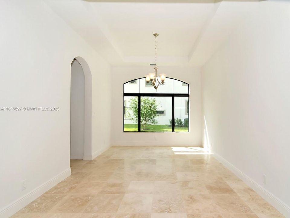 В аренду: $12,000 (5 спален, 5 ванн, 4583 Квадратных фут)