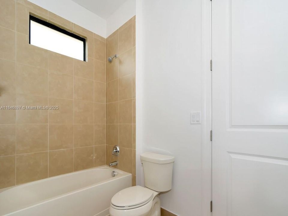 В аренду: $12,000 (5 спален, 5 ванн, 4583 Квадратных фут)