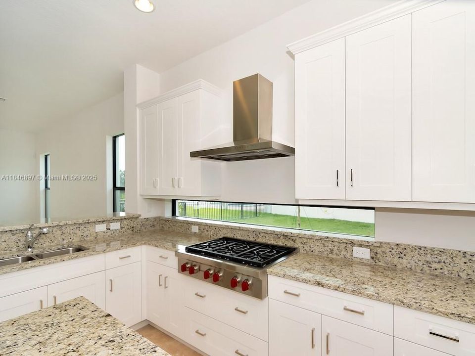 В аренду: $12,000 (5 спален, 5 ванн, 4583 Квадратных фут)