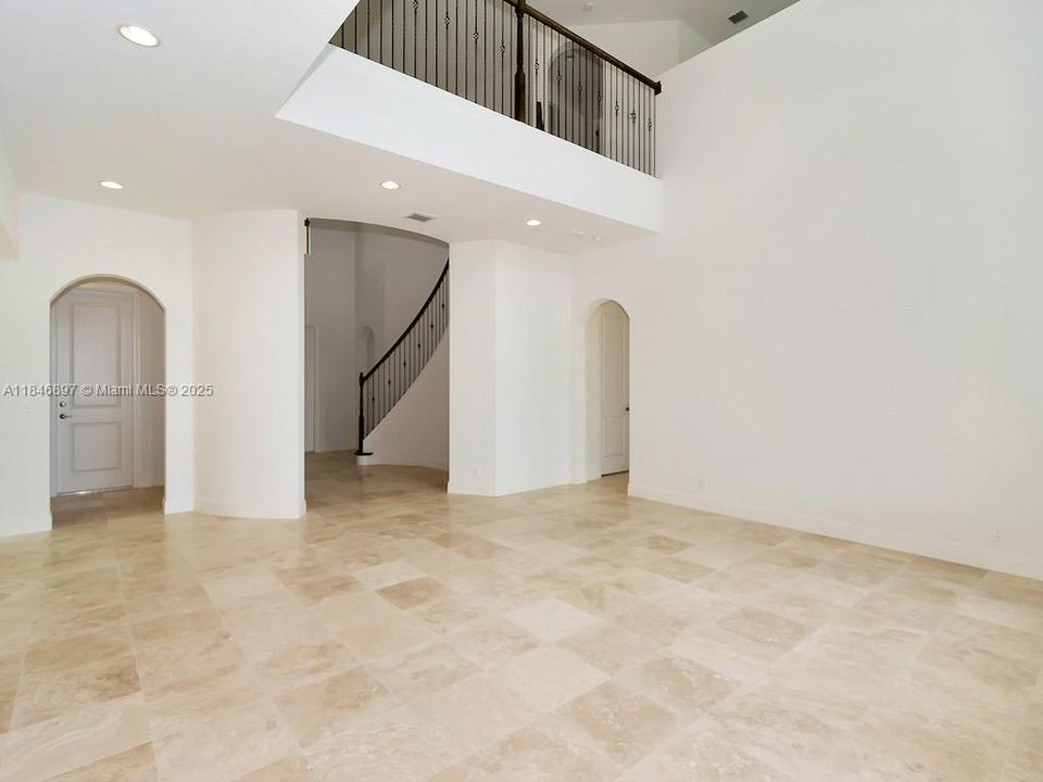 В аренду: $12,000 (5 спален, 5 ванн, 4583 Квадратных фут)