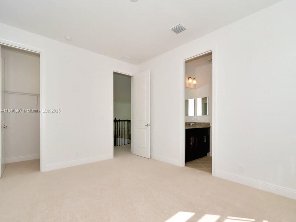 В аренду: $12,000 (5 спален, 5 ванн, 4583 Квадратных фут)