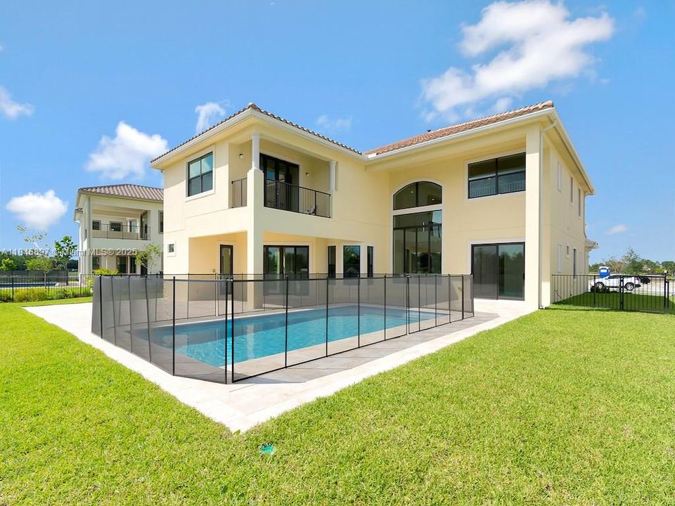 В аренду: $12,000 (5 спален, 5 ванн, 4583 Квадратных фут)