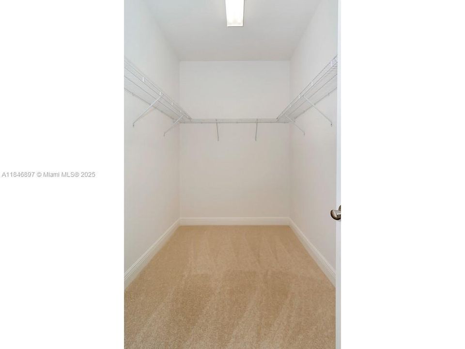 В аренду: $12,000 (5 спален, 5 ванн, 4583 Квадратных фут)