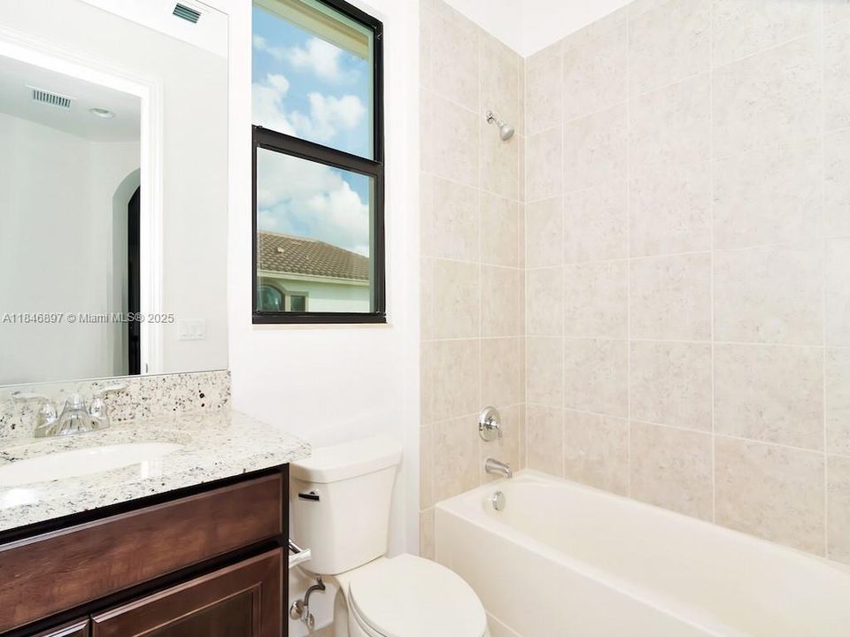 В аренду: $12,000 (5 спален, 5 ванн, 4583 Квадратных фут)