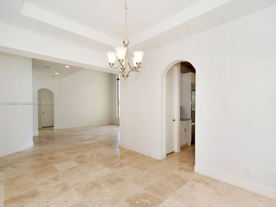 В аренду: $12,000 (5 спален, 5 ванн, 4583 Квадратных фут)