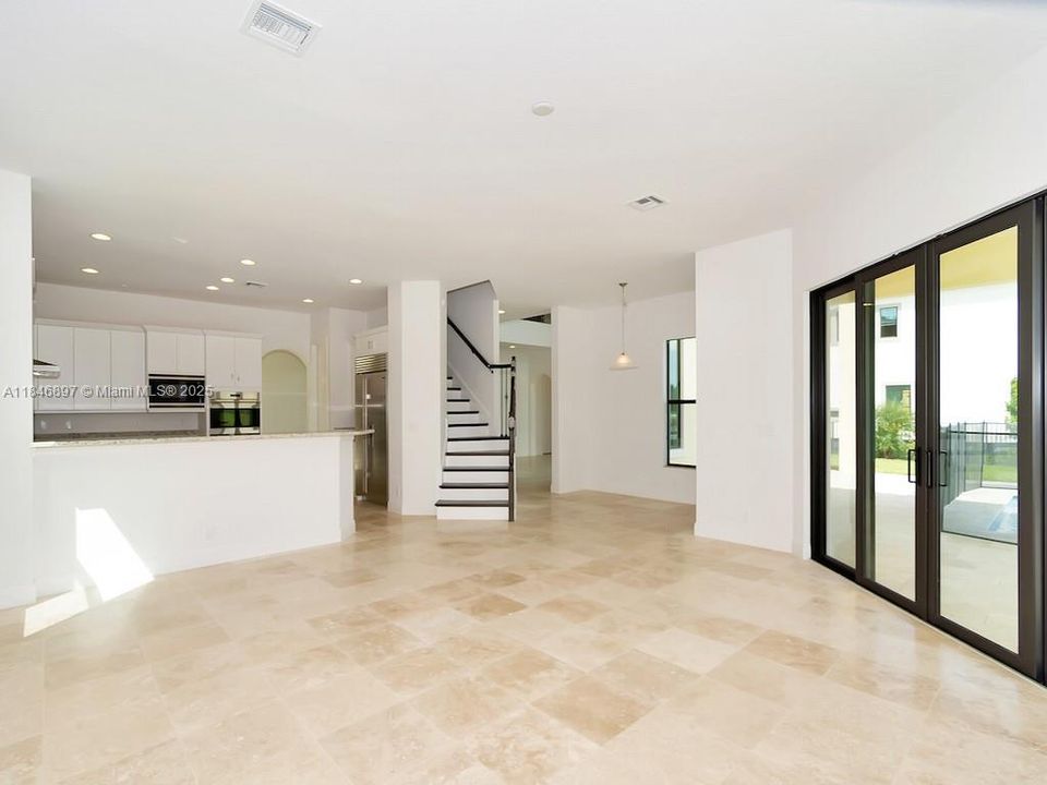 В аренду: $12,000 (5 спален, 5 ванн, 4583 Квадратных фут)