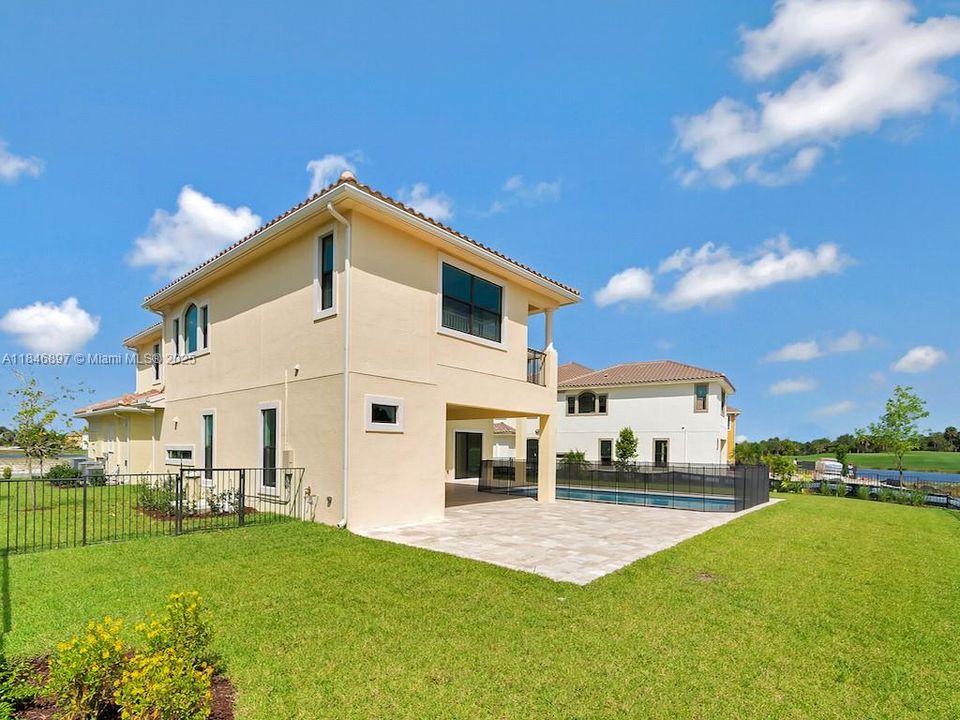 В аренду: $12,000 (5 спален, 5 ванн, 4583 Квадратных фут)