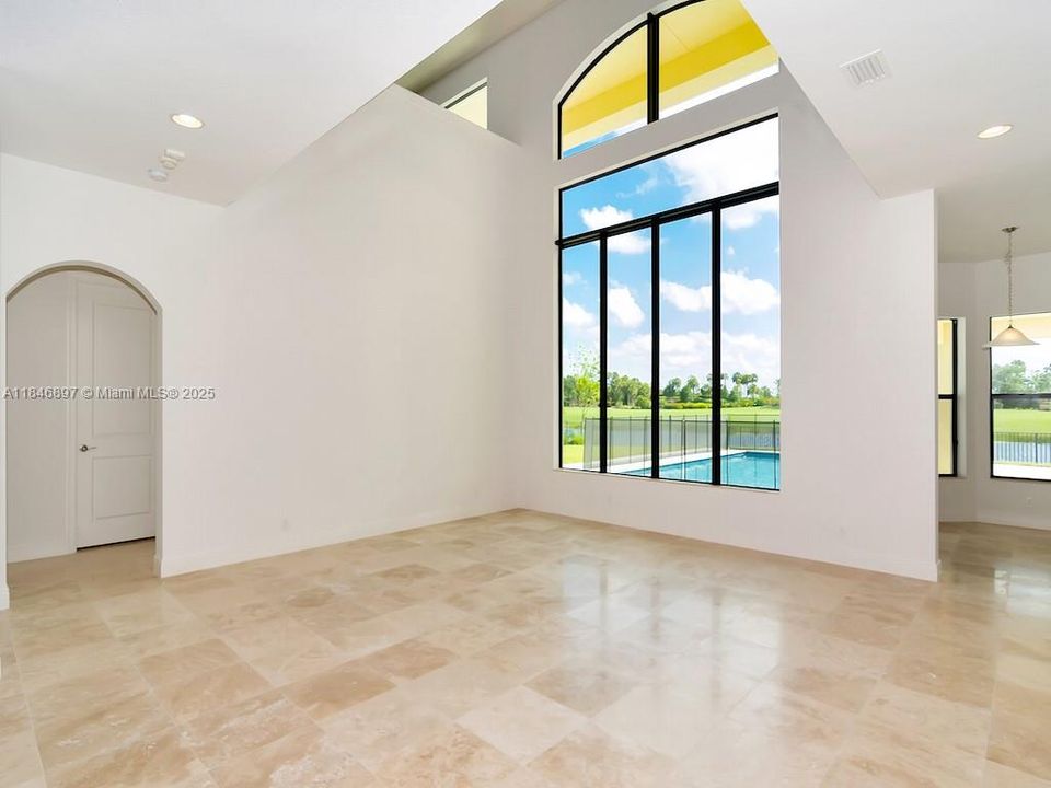 В аренду: $12,000 (5 спален, 5 ванн, 4583 Квадратных фут)