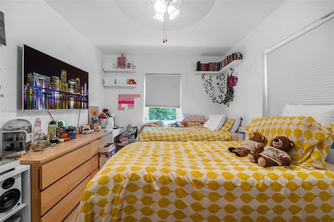 Под контрактом: $925,000 (0 спален, 0 ванн, 1426 Квадратных фут)