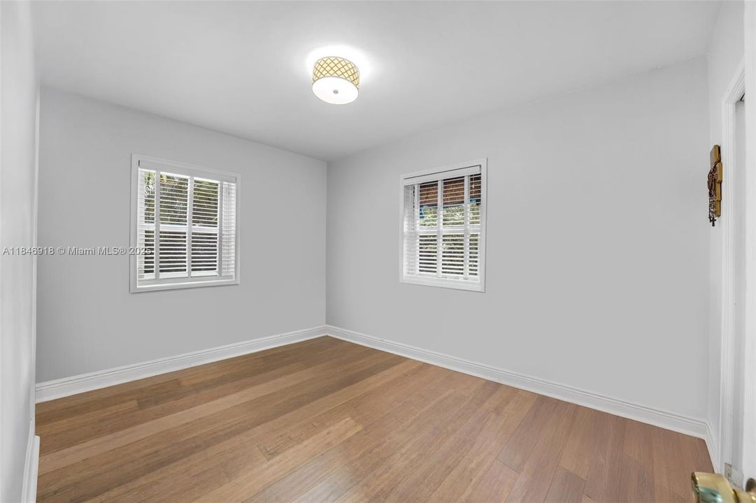 Под контрактом: $925,000 (0 спален, 0 ванн, 1426 Квадратных фут)