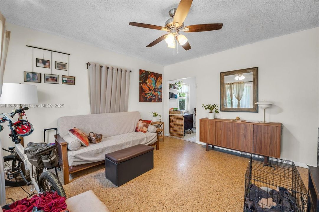 Под контрактом: $925,000 (0 спален, 0 ванн, 1426 Квадратных фут)