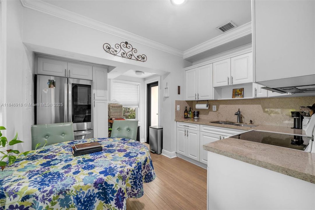 Под контрактом: $925,000 (0 спален, 0 ванн, 1426 Квадратных фут)