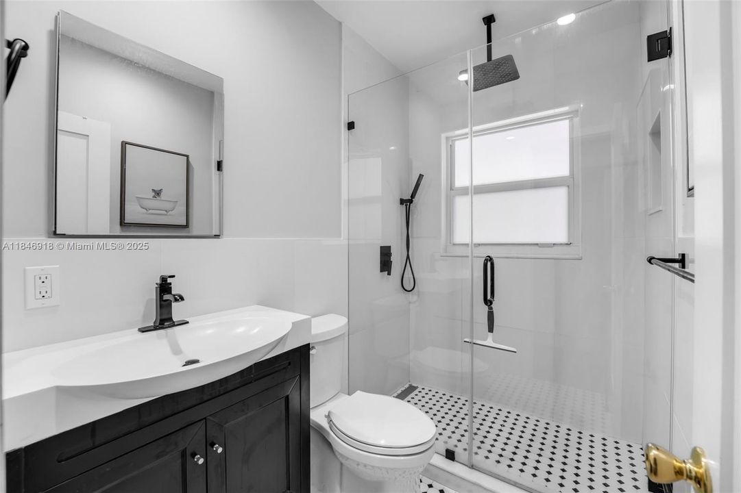 Под контрактом: $925,000 (0 спален, 0 ванн, 1426 Квадратных фут)