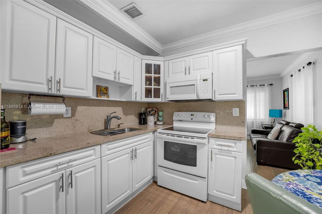 Под контрактом: $925,000 (0 спален, 0 ванн, 1426 Квадратных фут)