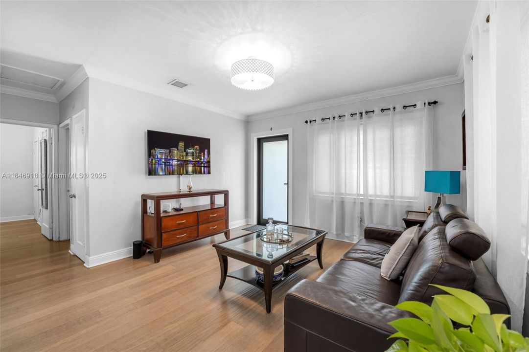 Под контрактом: $925,000 (0 спален, 0 ванн, 1426 Квадратных фут)