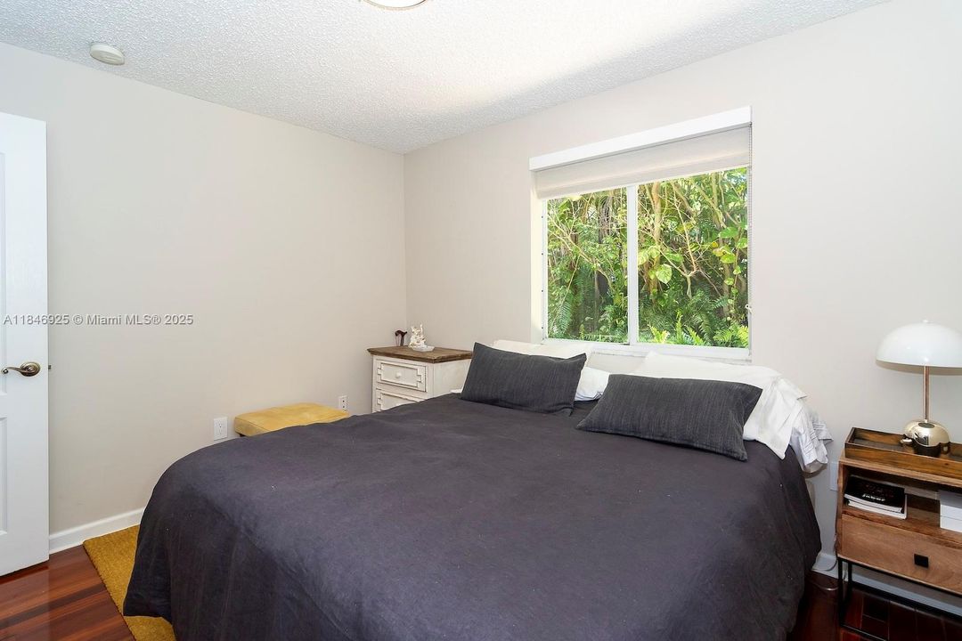 Active With Contract: $1,390,000 (5 beds, 3 baths, 3107 Square Feet)