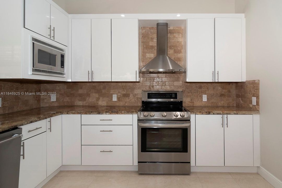 Active With Contract: $1,390,000 (5 beds, 3 baths, 3107 Square Feet)