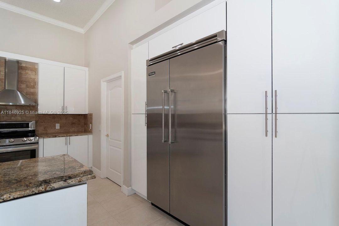 Active With Contract: $1,390,000 (5 beds, 3 baths, 3107 Square Feet)