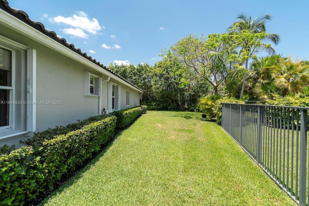 Active With Contract: $1,390,000 (5 beds, 3 baths, 3107 Square Feet)