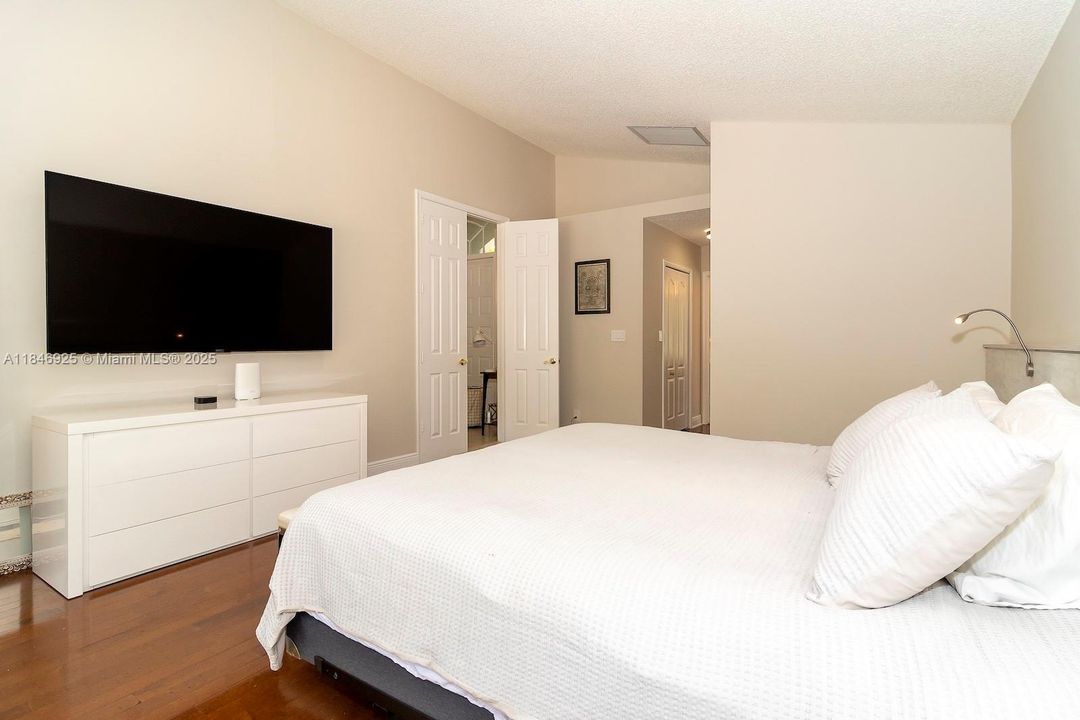 Active With Contract: $1,390,000 (5 beds, 3 baths, 3107 Square Feet)