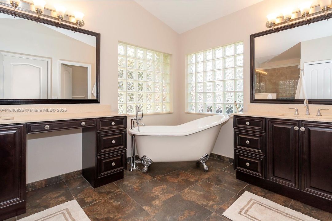 Active With Contract: $1,390,000 (5 beds, 3 baths, 3107 Square Feet)