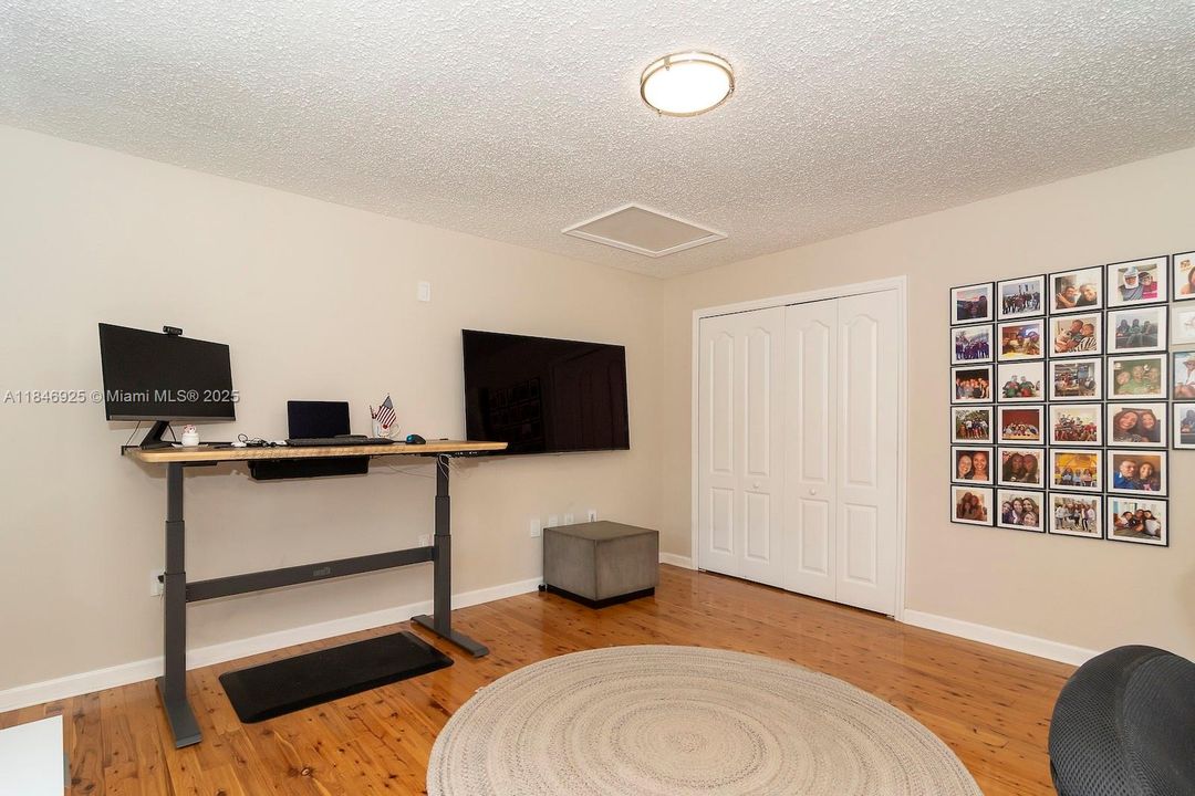 Active With Contract: $1,390,000 (5 beds, 3 baths, 3107 Square Feet)