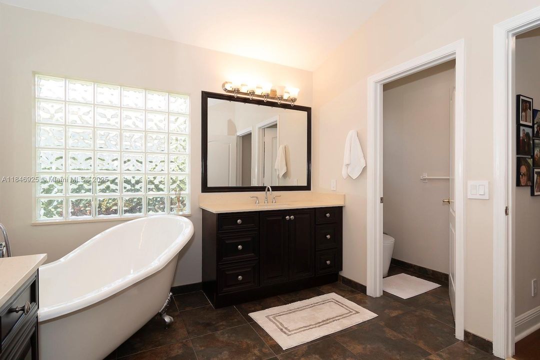 Active With Contract: $1,390,000 (5 beds, 3 baths, 3107 Square Feet)