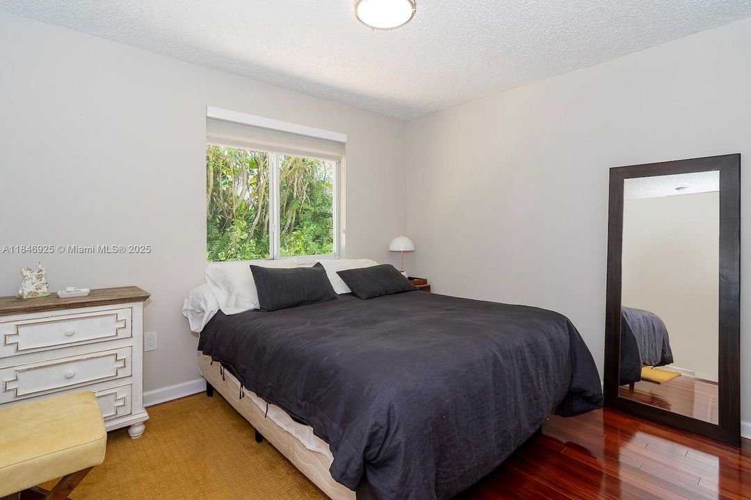 Active With Contract: $1,390,000 (5 beds, 3 baths, 3107 Square Feet)