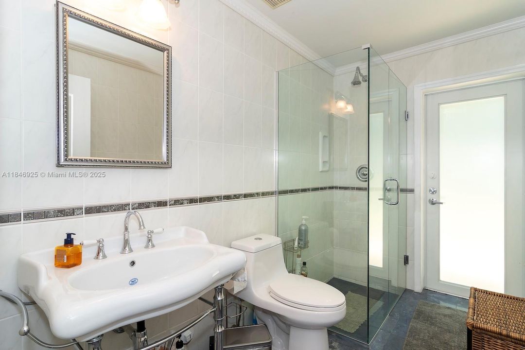 Active With Contract: $1,390,000 (5 beds, 3 baths, 3107 Square Feet)