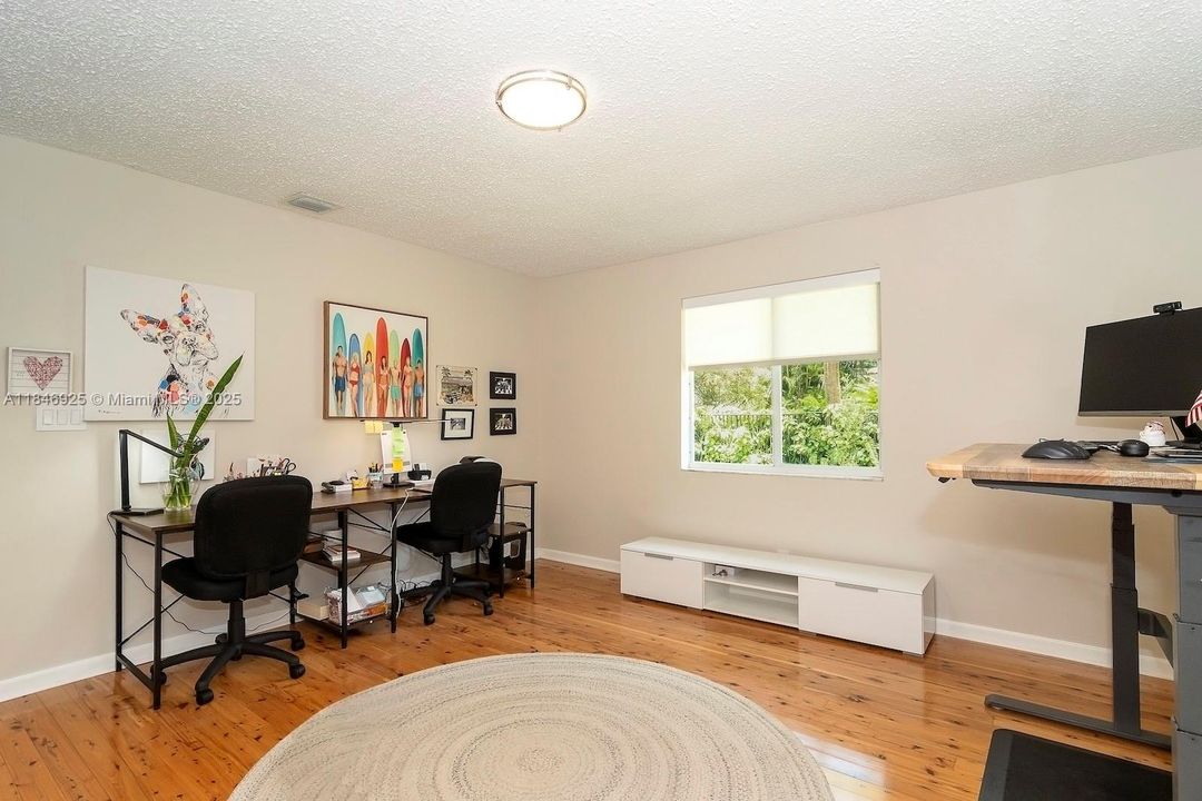 Active With Contract: $1,390,000 (5 beds, 3 baths, 3107 Square Feet)