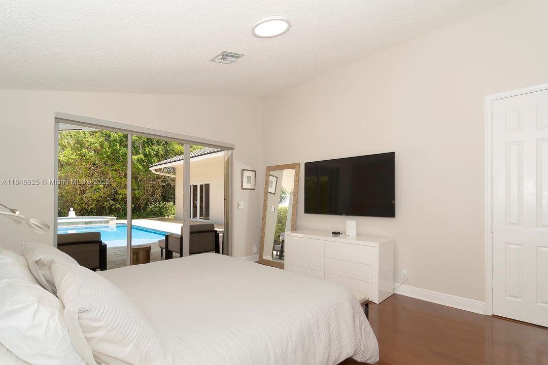 Active With Contract: $1,390,000 (5 beds, 3 baths, 3107 Square Feet)