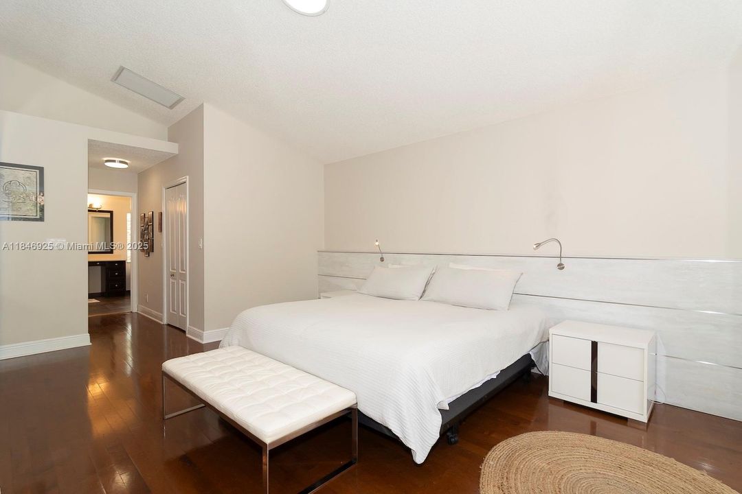 Active With Contract: $1,390,000 (5 beds, 3 baths, 3107 Square Feet)