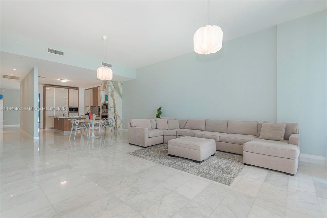 出租: $39,000 (3 贝兹, 3 浴室, 2532 平方英尺)