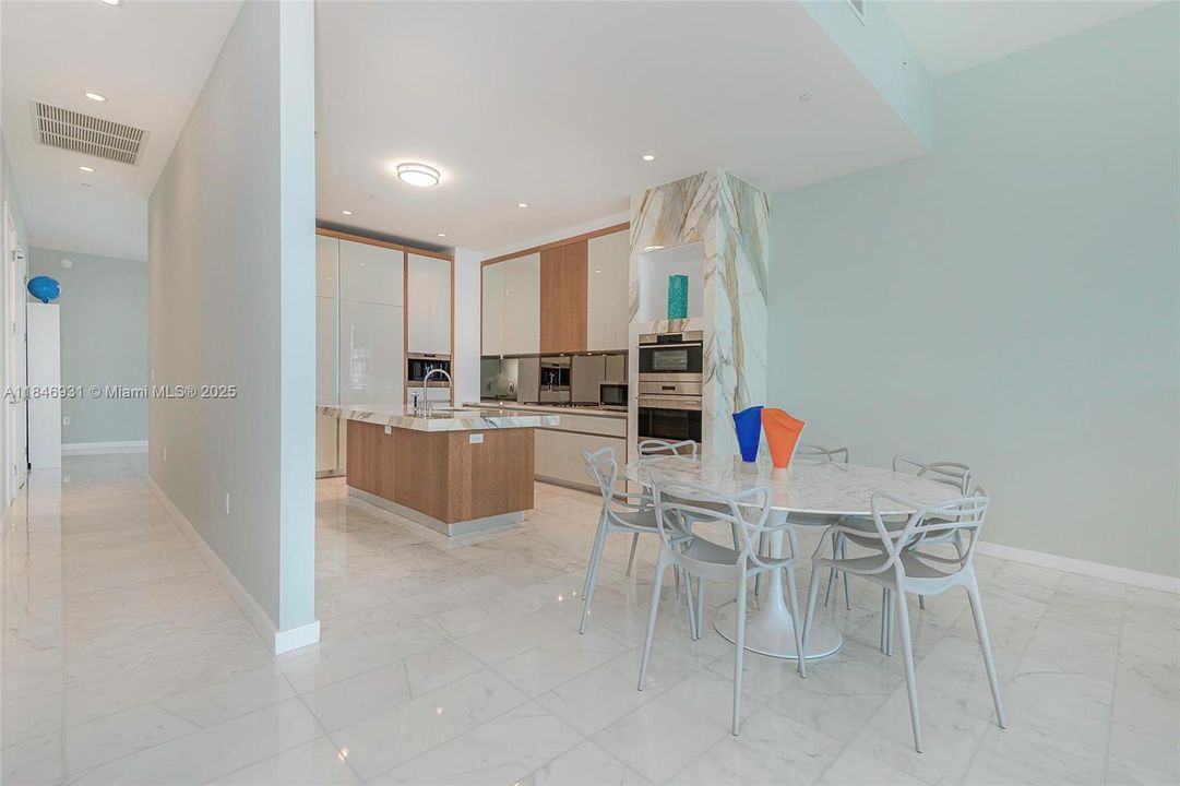 出租: $39,000 (3 贝兹, 3 浴室, 2532 平方英尺)