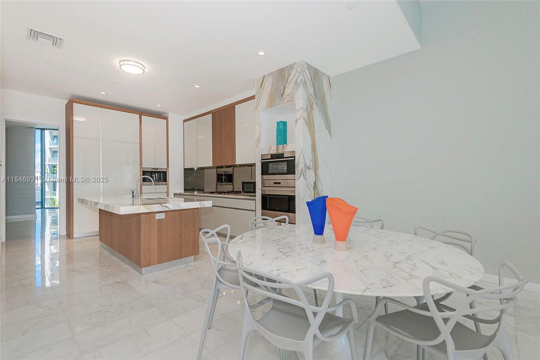 出租: $39,000 (3 贝兹, 3 浴室, 2532 平方英尺)