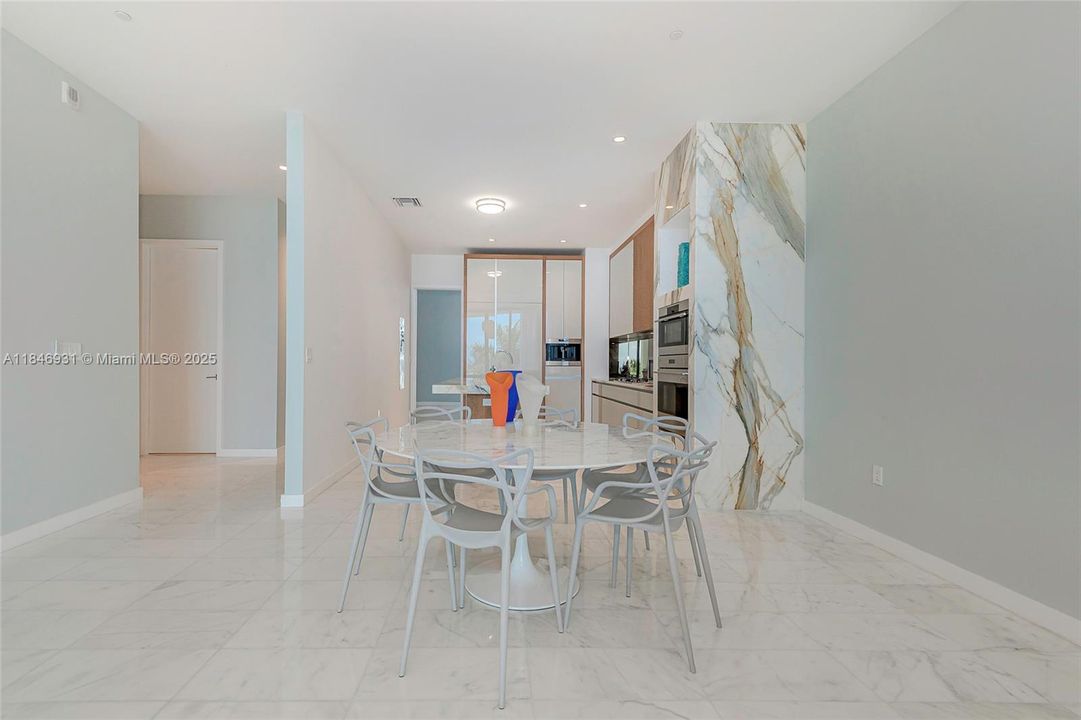 出租: $39,000 (3 贝兹, 3 浴室, 2532 平方英尺)