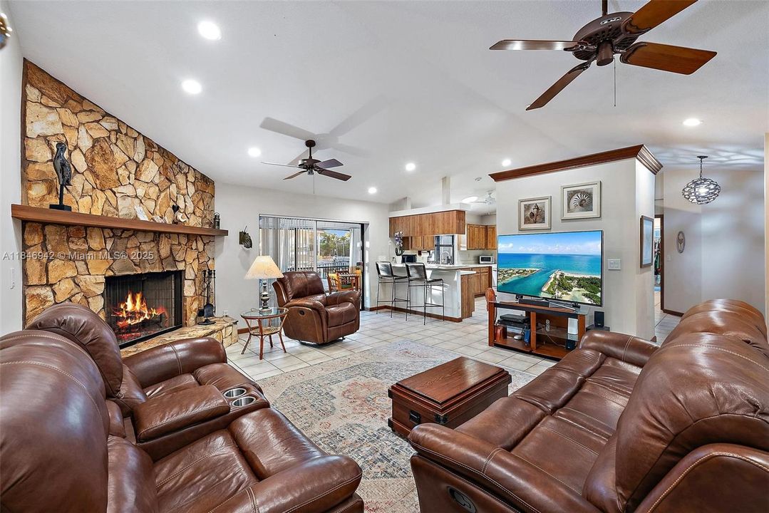 For Sale: $3,199,900 (4 beds, 2 baths, 2357 Square Feet)