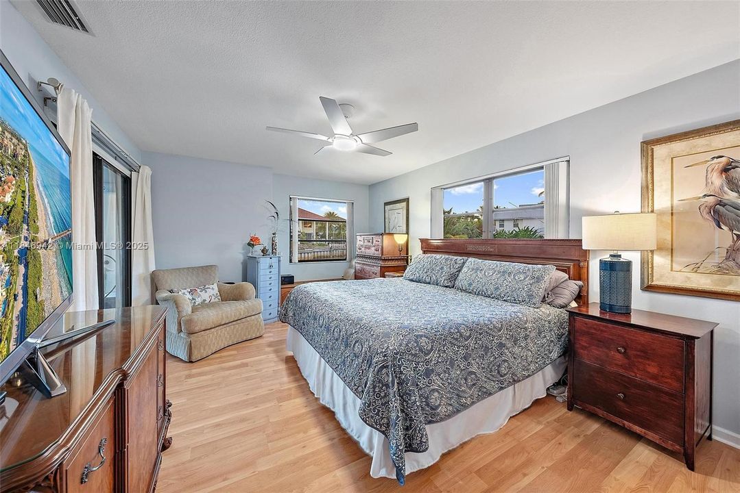 For Sale: $3,199,900 (4 beds, 2 baths, 2357 Square Feet)