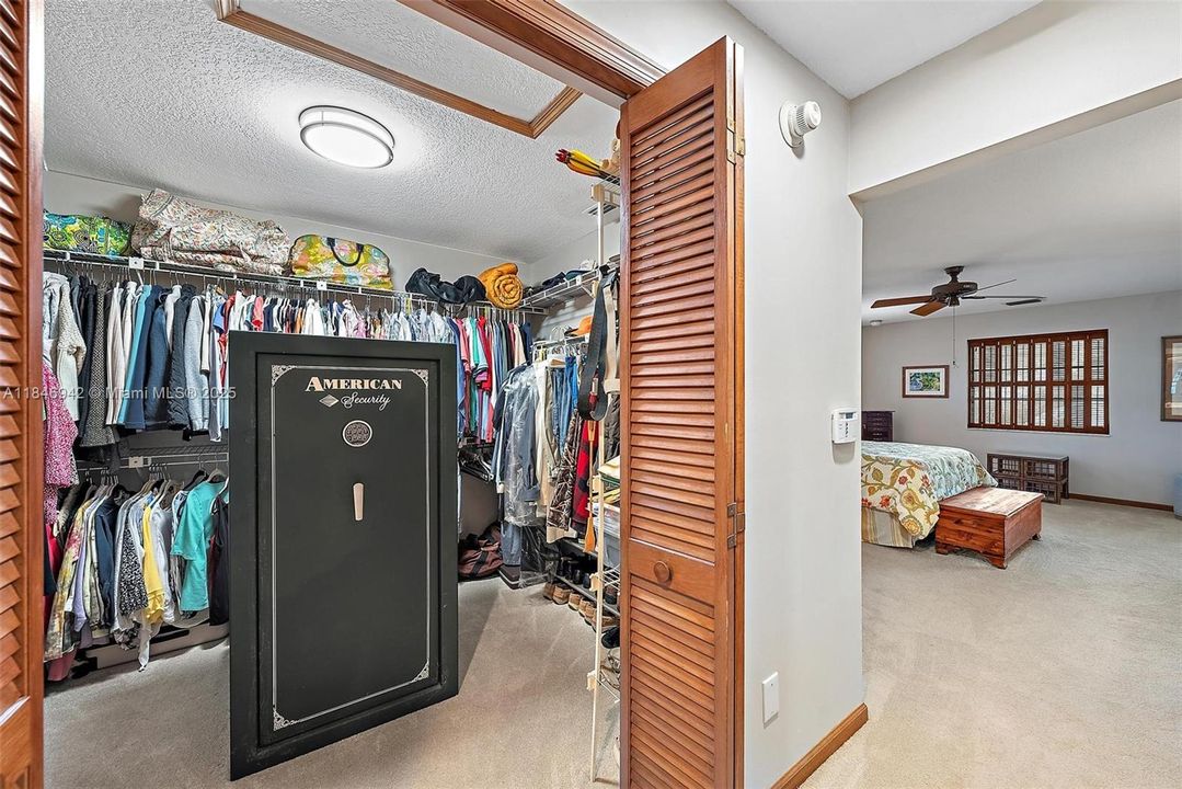 For Sale: $3,199,900 (4 beds, 2 baths, 2357 Square Feet)