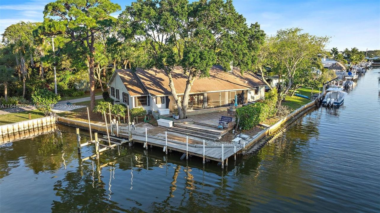 For Sale: $3,199,900 (4 beds, 2 baths, 2357 Square Feet)