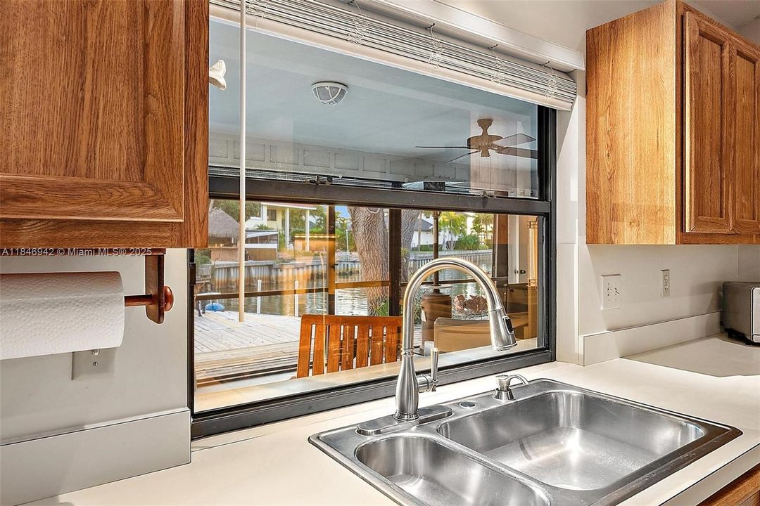 For Sale: $3,199,900 (4 beds, 2 baths, 2357 Square Feet)