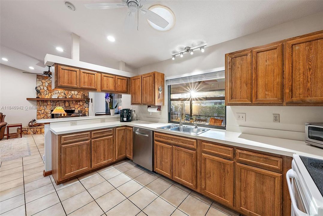 For Sale: $3,199,900 (4 beds, 2 baths, 2357 Square Feet)