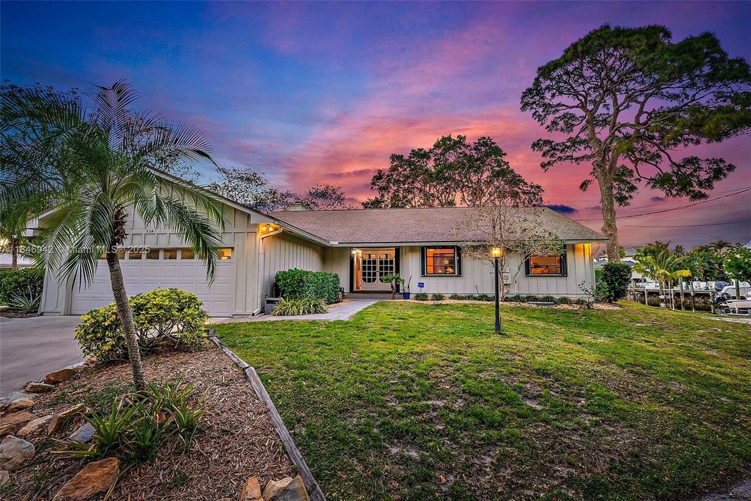 For Sale: $3,199,900 (4 beds, 2 baths, 2357 Square Feet)