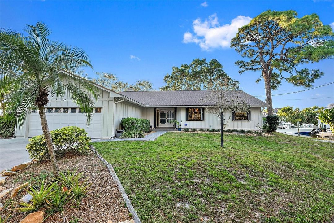 For Sale: $3,199,900 (4 beds, 2 baths, 2357 Square Feet)