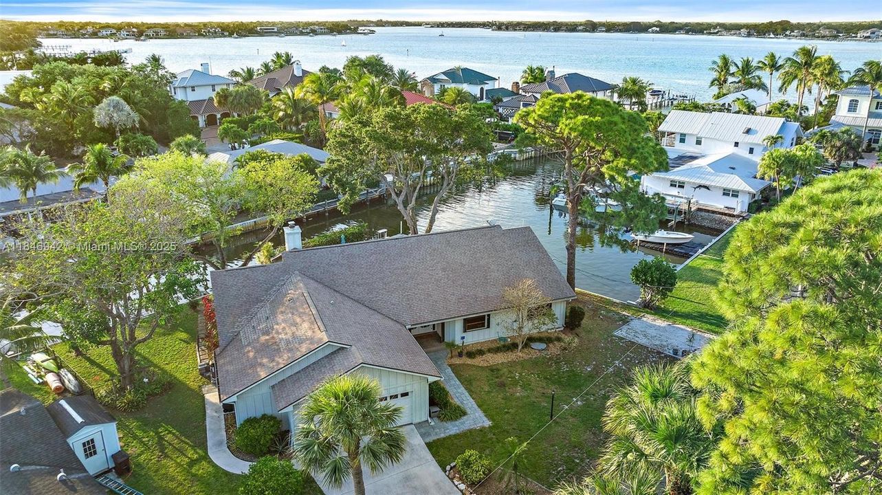 For Sale: $3,199,900 (4 beds, 2 baths, 2357 Square Feet)