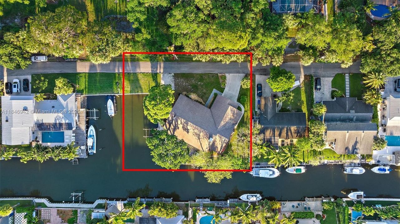 For Sale: $3,199,900 (4 beds, 2 baths, 2357 Square Feet)